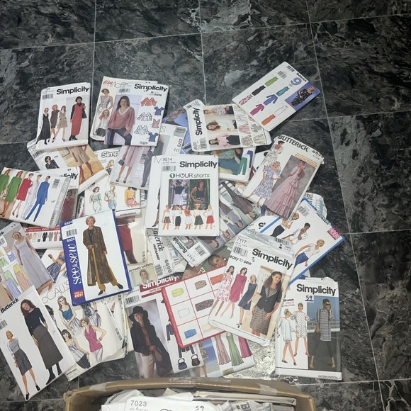 VTG Lot 100 + sewing patterns McCalls Simplicity Butterick 80's, 90's Some 2000s - Picture 3 of 6